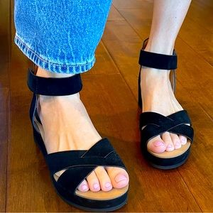 BCBG Black Suede Platform Ankle Strap shoe Size 8.5